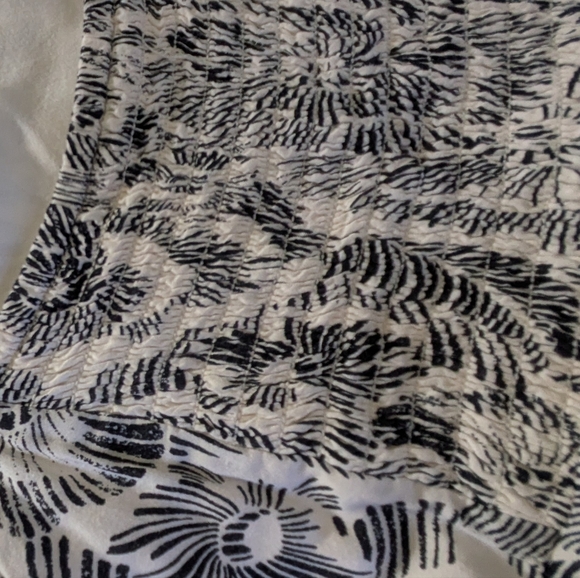 Old Navy Black and White Floral Dress. Size M - Picture 7 of 9
